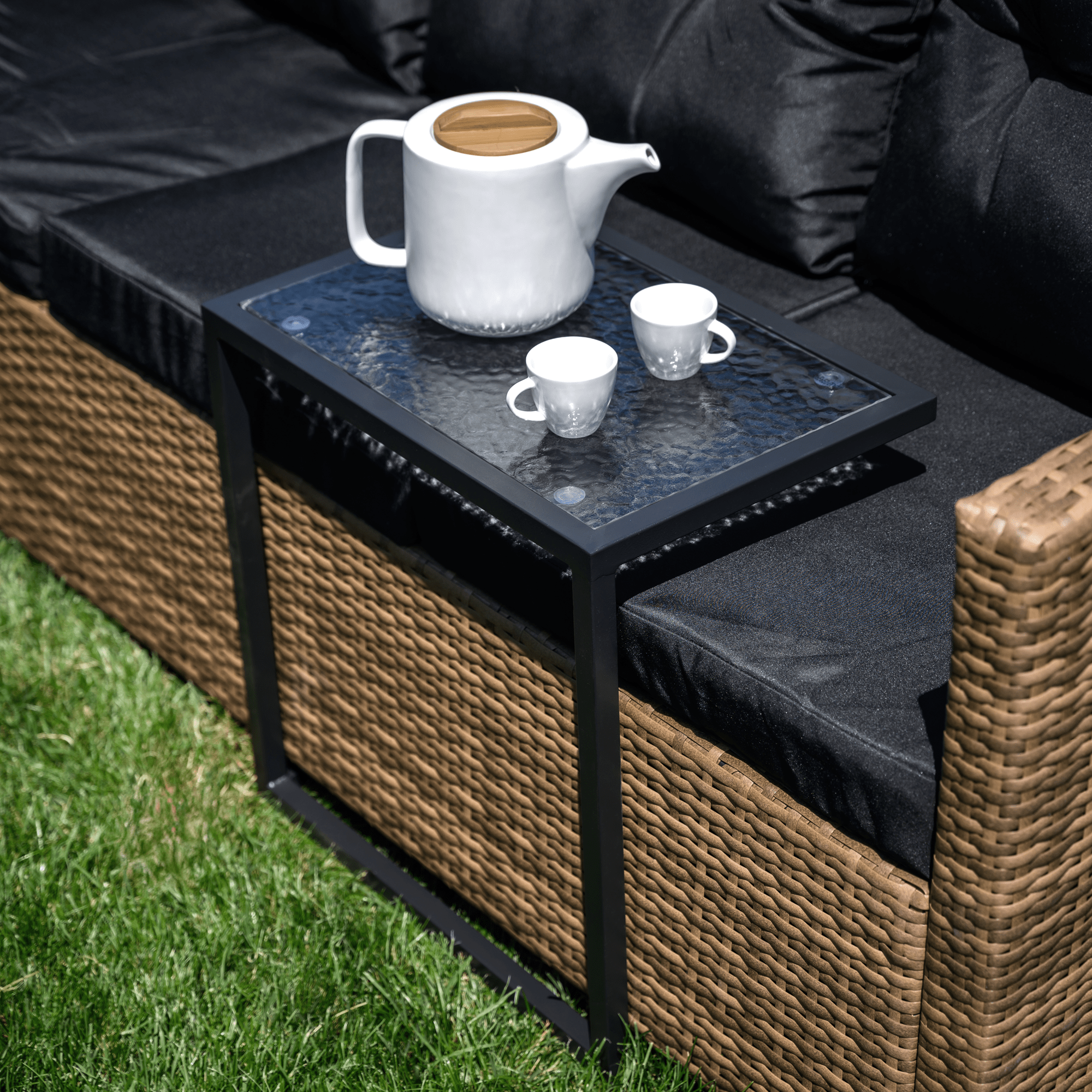 Kerti asztalka, fekete acél/edzett üveg, SELKO