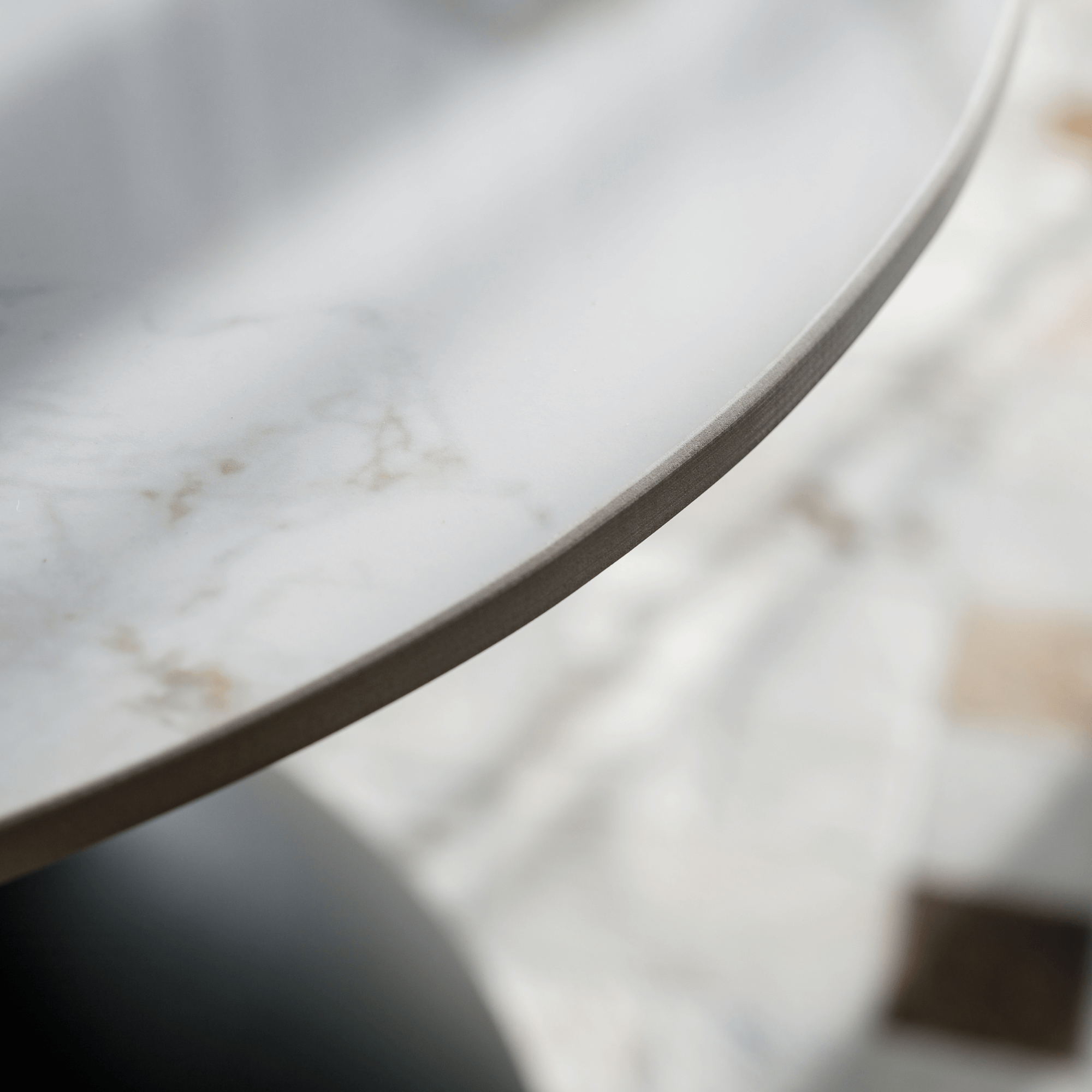 Dohányzóasztal, fehér márvány/fekete/arany, acél, ODIS Dohányzóasztal, fehér márvány/fekete/arany, acél, ODIS