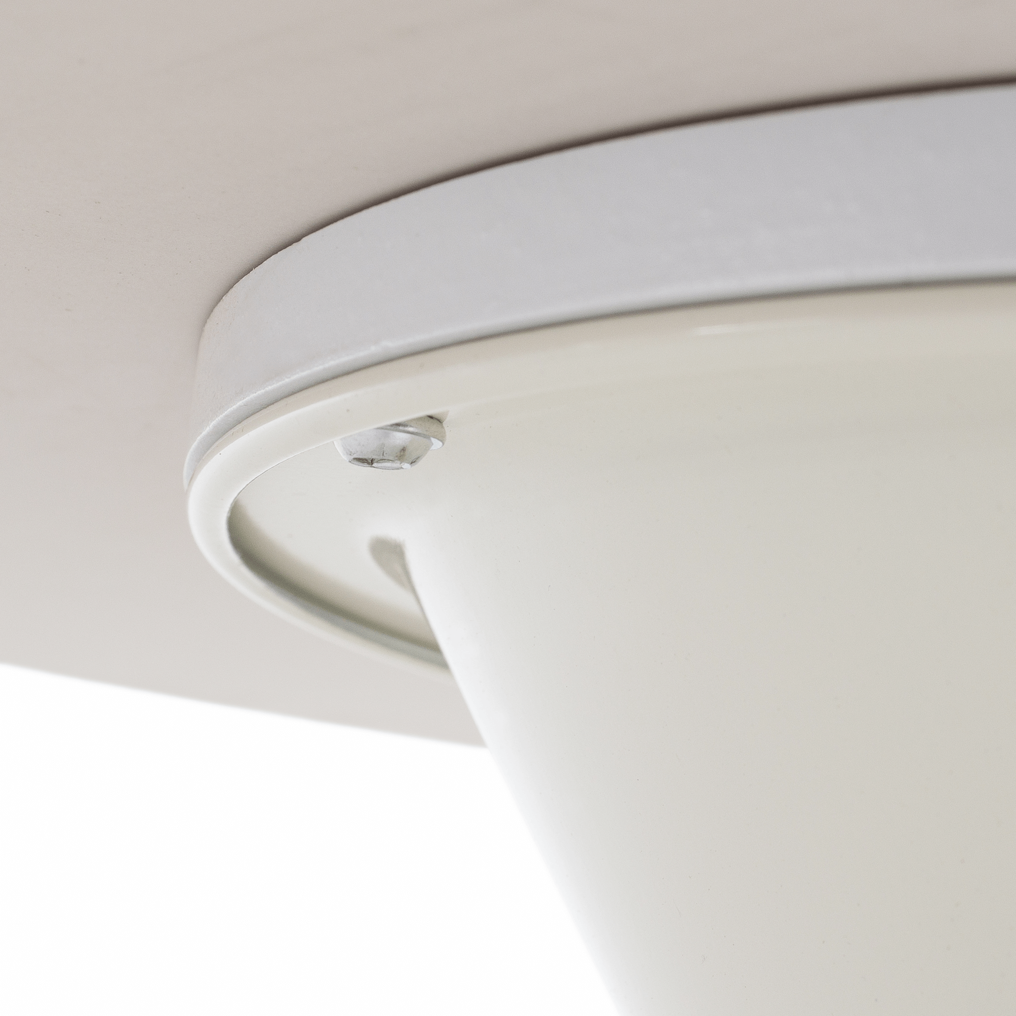 Dohányzóasztalok, 2 db-os szett, fehér márvány/fehér/arany, acél, MABUZ Dohányzóasztalok, 2 db-os szett, fehér márvány/fehér/arany, acél, MABUZ