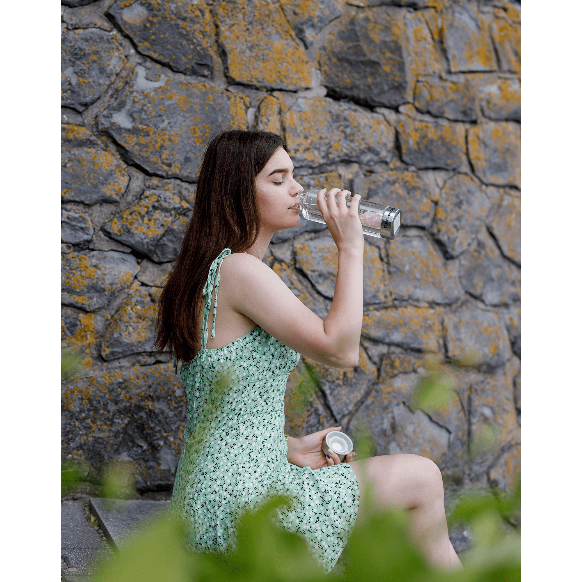 TEMPO-KONDELA CRYSTAL, sklenená fľaša s ruženínom, 500 ml