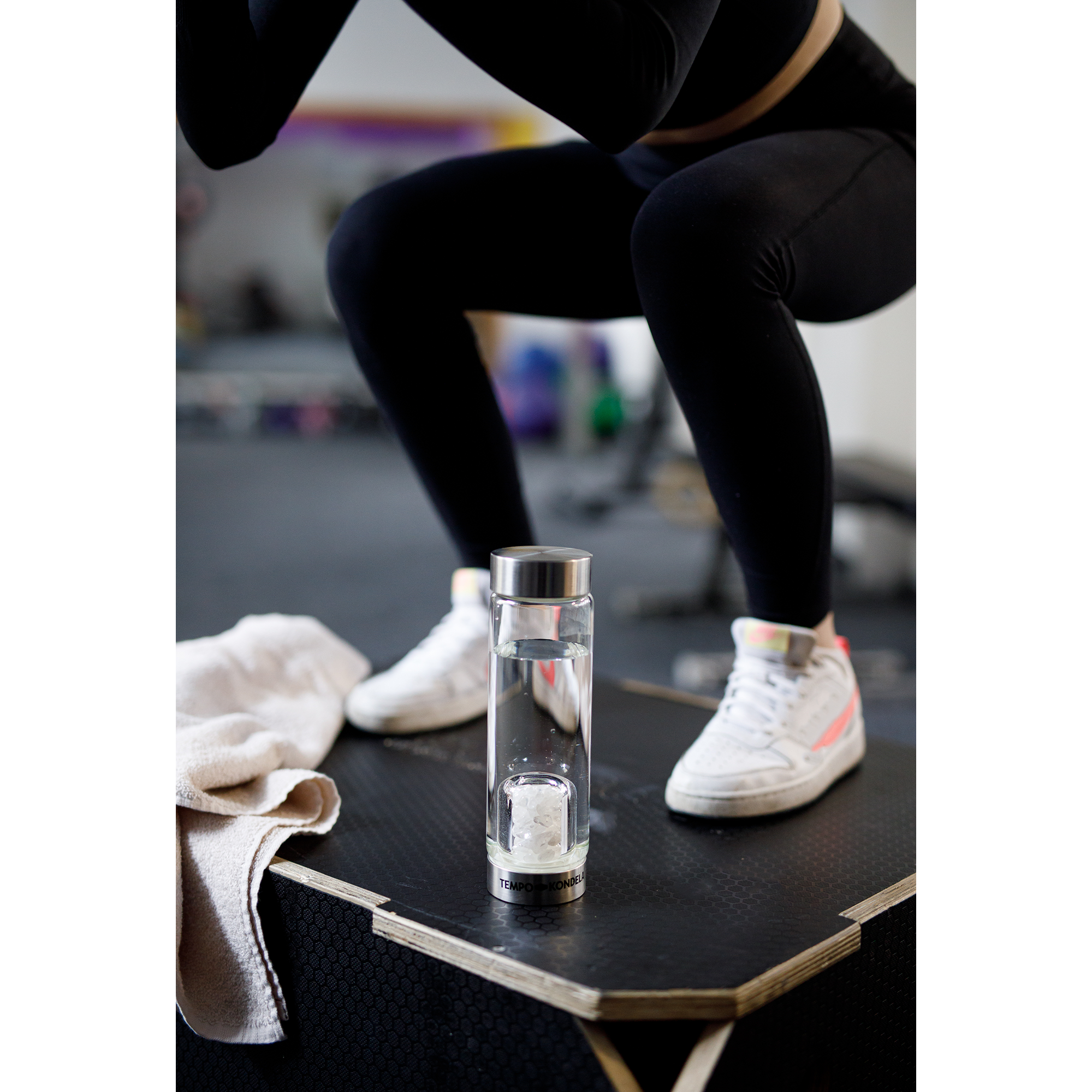 TEMPO-KONDELA CRYSTAL, sklenená fľaša s kremeňom, 500 ml